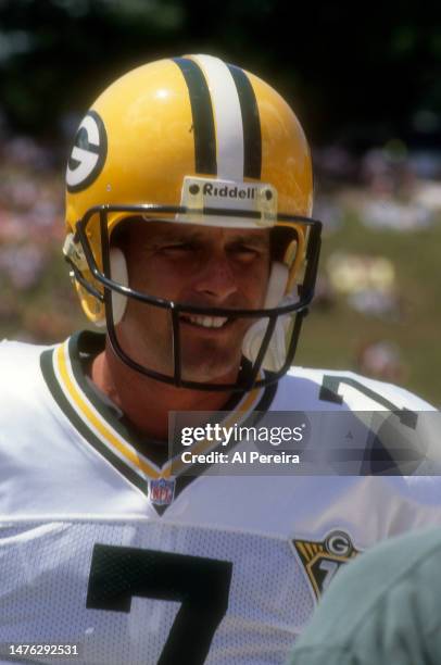 Quarterback Ken O'Brien of the Green Bay Packers follows the action in the Pro Football Hall Of Fame Game between the Green Bay Packers vs the Los...