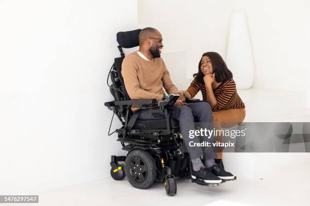 happy couple zu hause - handicapped adults stock-fotos und bilder