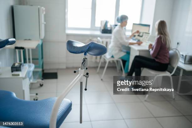 woman doctor gynecologist consulting a patient at the reception - patientin stock-fotos und bilder