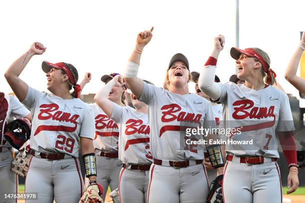 The Alabama Crimson Tide celebrate their win over the Tennessee Lady...  News Photo - Getty Images