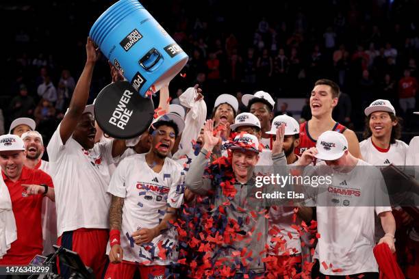 Head coach Dusty May of the Florida Atlantic Owls celebrates with the team after defeating the Kansas State Wildcats in the Elite Eight round game of...