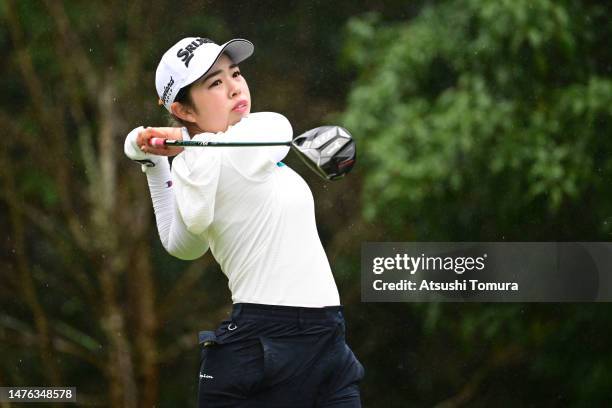 Miyuu Yamashita of Japan hits her tee shot on the 4th hole during the final round of AXA Ladies Golf Tournament in Miyazaki at UMK County Club on...