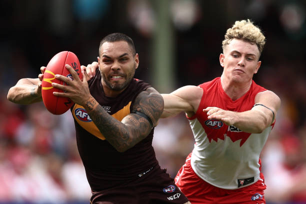 Jarman Impey of the Hawks is challenged by Chad Warner of the Swans during the round two AFL match between Sydney Swans and Hawthorn Hawks at Sydney...