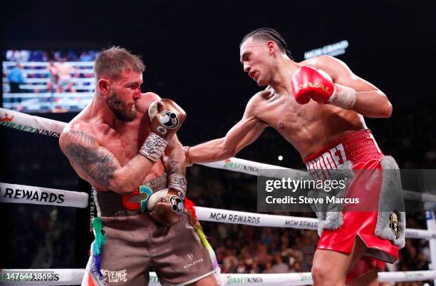 David Benavidez lands a body shot on Caleb Plant during a WBC super middleweight fight at MGM Grand Garden Arena on March 25, 2023 in Las Vegas,...