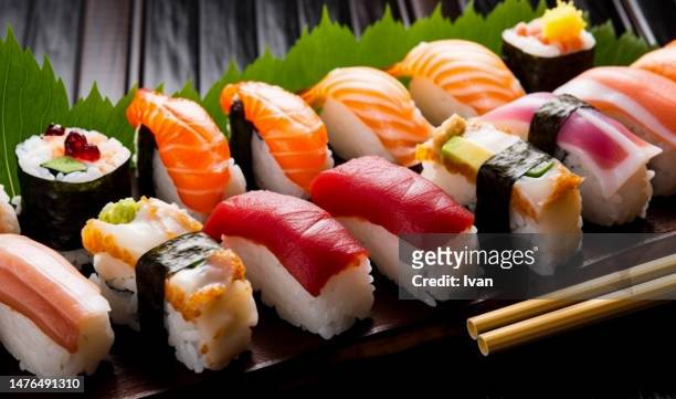 luxury mixed sushi plate - japanische küche stock-fotos und bilder
