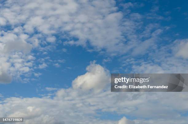 clouds on blue sky background - altocúmulo fotografías e imágenes de stock