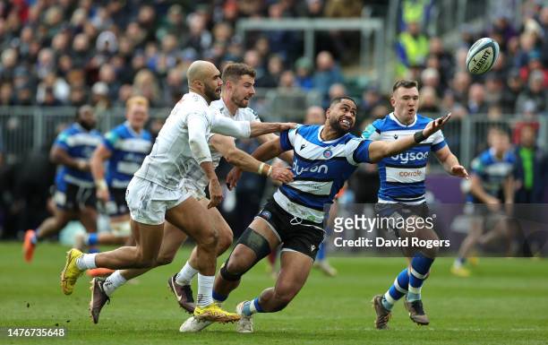 Joe Cokanasiga of Bath Rugby attempts to catch the loose ball whilst under pressure from Olly Woodburn and Ollie Devoto of Exeter Chiefs during the...