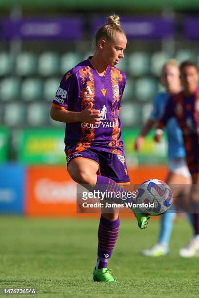 Sarah Cain of the Glory passes the ball away during the round 19 A-League Women's match between Perth Glory and Melbourne City at Macedonia Park, on...