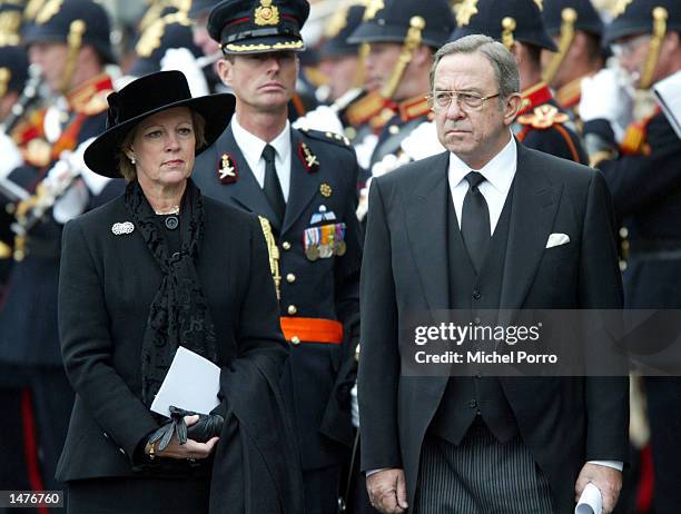 King Constantijn and Queen Anne-Marie of Greece bow to the Dutch Royal Standard after the funeral ceremony of Prince Claus of the Netherlands at the...