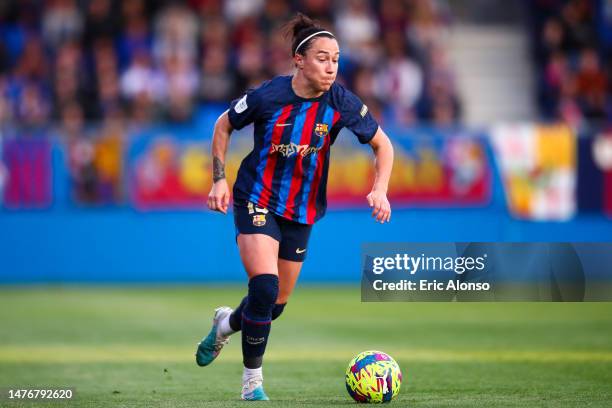 Lucy Bronze of FC Barcelona of Bayern Munich runs with the ball during the Finetwork Liga F match between FC Barcelona and Real Madrid Femenino at...