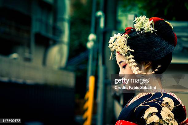 girl wearing geisha's costume - geisha stock-fotos und bilder
