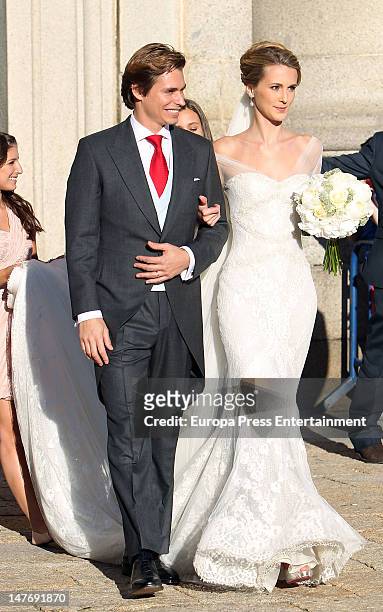 Carlos Baute And Astrid Klisans Wedding Photos and Premium High Res ...