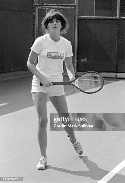 Singer Linda Ronstadt warming up before the First Annual Eagles Rock & Roll Tennis Festival at L.A. Tennis Club in Los Angeles, CA 1976.