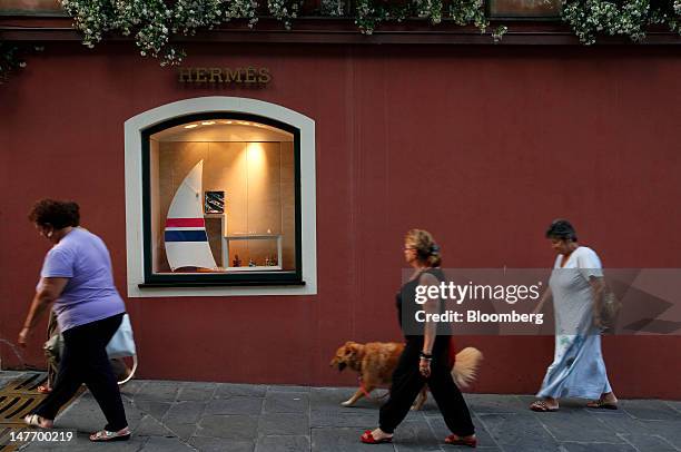 Italian Window Display 53 Lobby Window Display Stock Photos, High-Res Pictures, and Images ...
