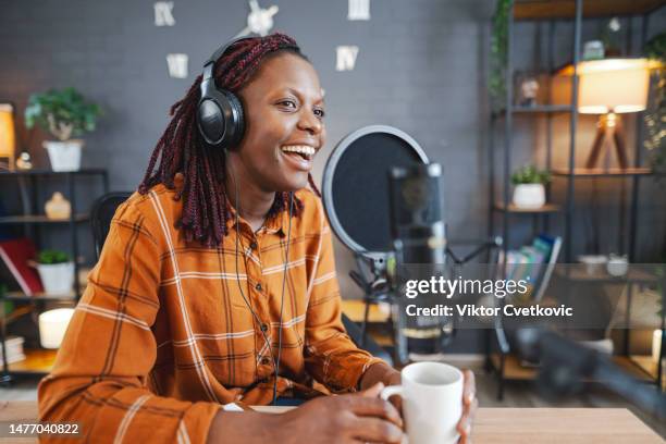 african woman recording podcast, talking on microphone - locutor-de-rádio imagens e fotografias de stock