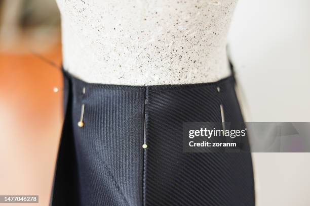 pins holding pants waist, trying on tailor made clothes - made to measure fashion stockfoto's en -beelden