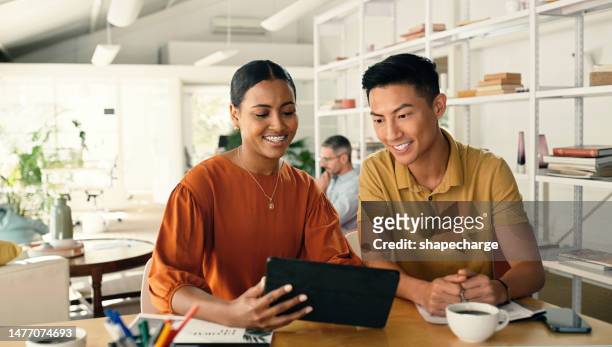 tablet, planning and startup people in workspace meeting for digital collaboration, diversity teamwork and strategy. woman talking to business partner, employee or clients on technology for research - feedback imagens e fotografias de stock