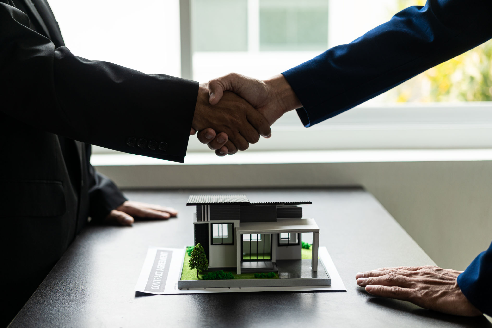 agent, lease, successful management
Real estate brokerage manager shaking hands with client after signing home purchase contract in real estate agency office agent, lease, successful management
Real estate brokerage manager shaking hands with client after signing home purchase contract in real estate agency office