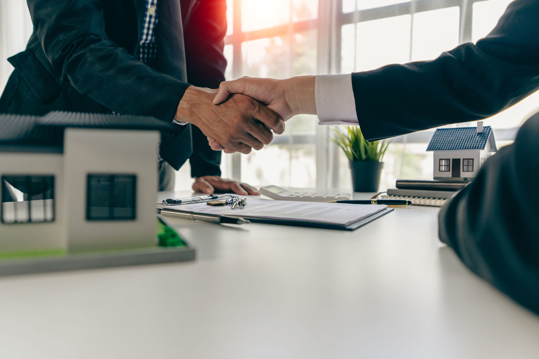 agent, lease, successful management
Real estate brokerage manager shaking hands with client after signing home purchase contract in real estate agency office agent, lease, successful management
Real estate brokerage manager shaking hands with client after signing home purchase contract in real estate agency office