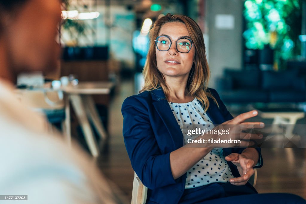 Business woman talking to a colleague