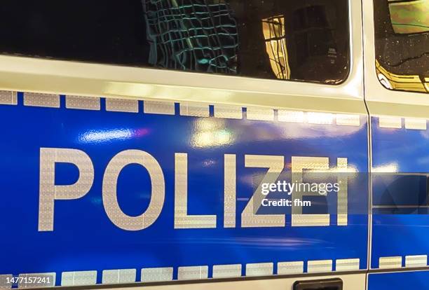 police lettering on a police car at night - cop car photos et images de collection