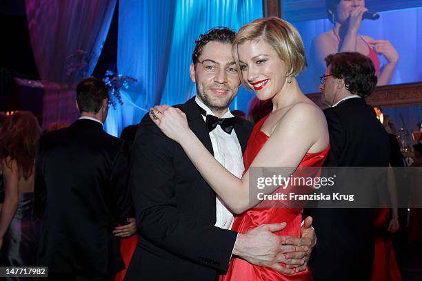 Julia Stinshoff and Leander Licht attend the German Opera Ball 2012 at the Alte Oper on February 25, 2012 in Frankfurt, Germany.