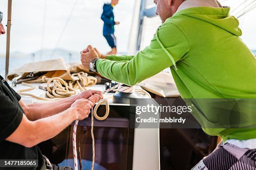Windey Rope Sailors Winding Rope Hoisting Main Sail With Rotating Handle On Winch ...
