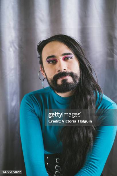 indoor-porträt - vollbart stock-fotos und bilder