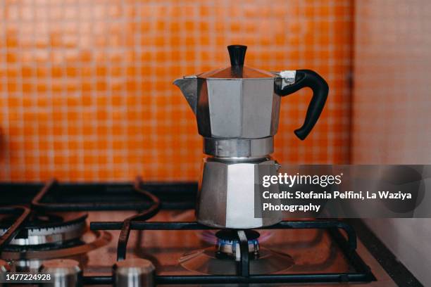 moka pot on gas stove - bricco per il caffè foto e immagini stock