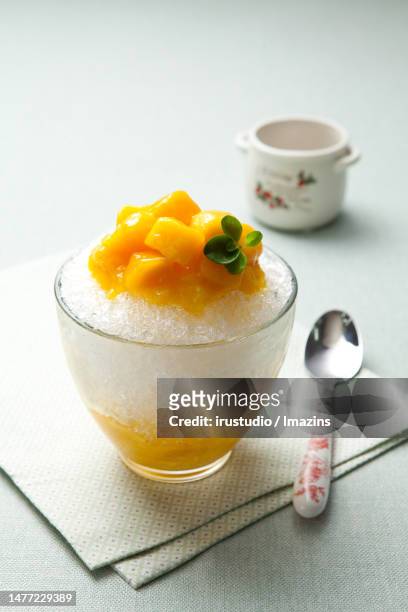 mango shaved ice - かき氷 ストックフォトと画像