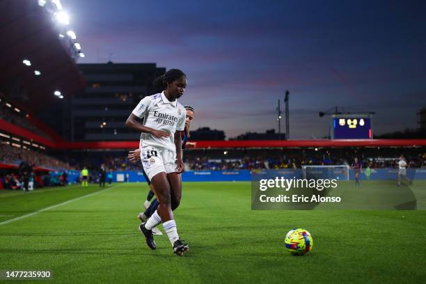 Linda Caicedo of Real Madrid challenges for the ball against Aitana Bonmati of FC Barcelona during the Finetwork Liga F match between FC Barcelona...