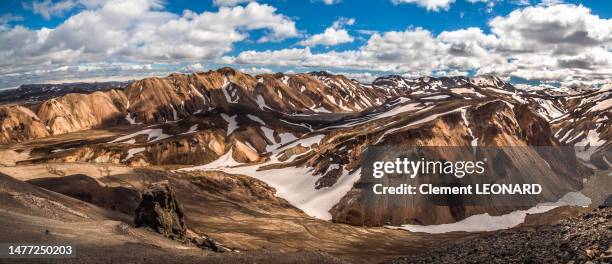 panorama of landmannalaugar mountains partially covered by snow in early summer. view of the mountains from the bláhnúkur (bláhnjúkur, blahnjukur) hiking trail, fjallabak nature reserve, iceland highlands - central highlands iceland stock pictures, royalty-free photos & images