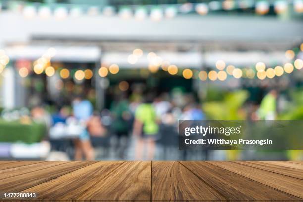 table top counter with blurred people and restaurant interior background - backgrounds people imagens e fotografias de stock