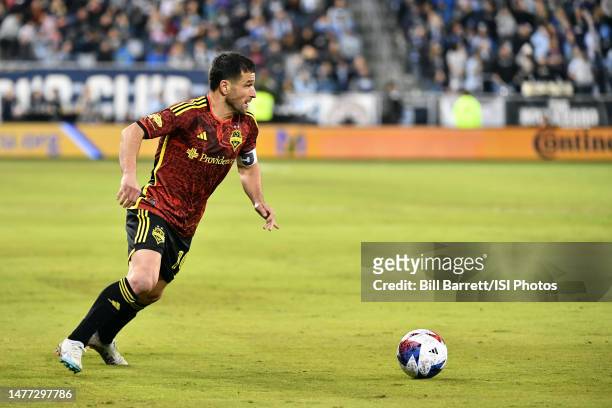 Nico Lodeiro of Seattle Sounders FC with the ball during a game between Seattle Sounders FC and Sporting Kansas City at Children's Mercy Park on...