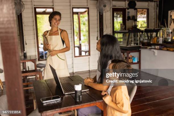 waitress with customers - kid entrepreneur stock pictures, royalty-free photos & images