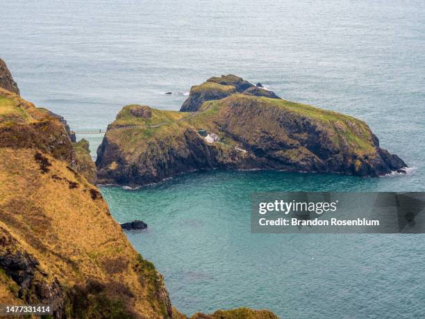 carrick-a-rede rope bridge in northern ireland - hanging bridge stock pictures, royalty-free photos & images