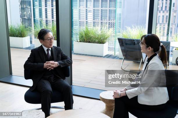 counselling sessions at a clinic - cream coloured suit 個照片及圖片檔