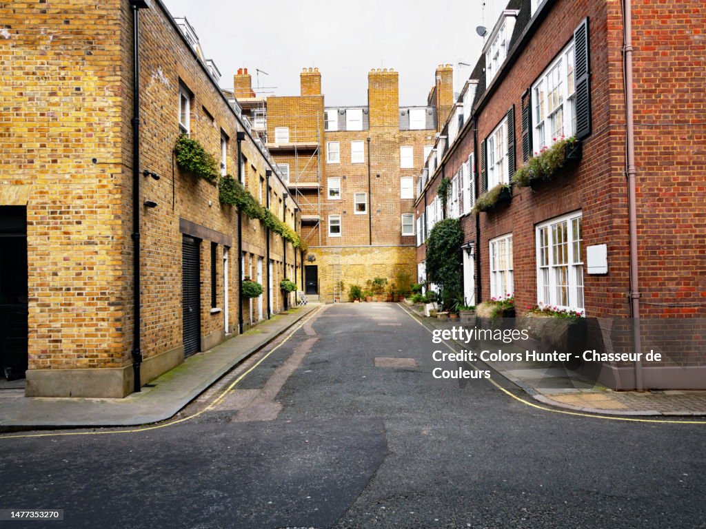 An empty cul-de-sac street with its terraced houses in weathered bricks in London, England, United-Kingdom