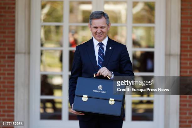 The new Minister of Health, Jose Miñones, poses with his portfolio upon his arrival at the meeting of the Council of Ministers, at La Moncloa Palace,...