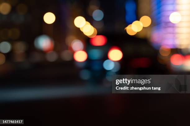city traffic bokeh - yellow taxi stockfoto's en -beelden
