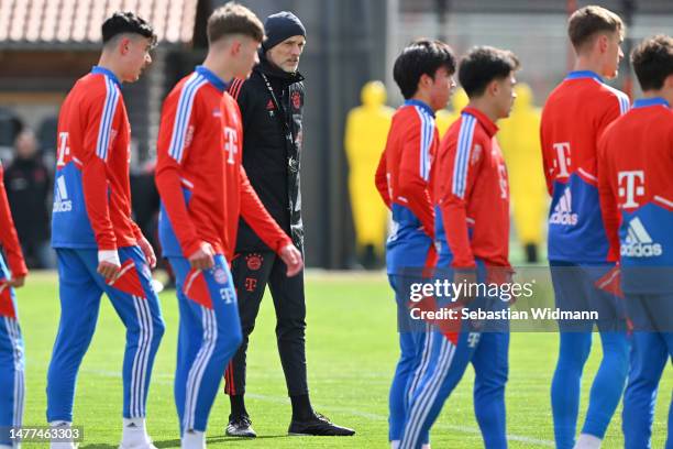 Head coach Thomas Tuchel of FC Bayern München looks on during a training session at Saebener Strasse training ground on March 28, 2023 in Munich,...