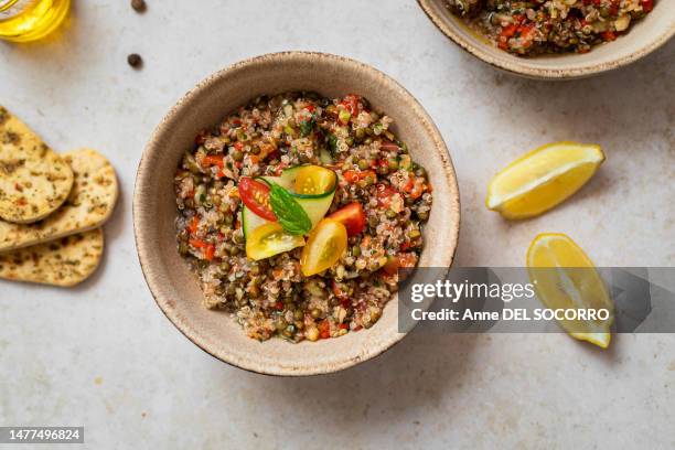 homemade salad tomatos pepper bells cucumber taboule - 布格麥 個照片及圖片檔