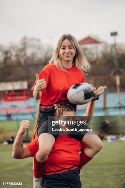 Men Rugby Shoulder Rides Sport Shoulder Ride Photos and Premium High Res Pictures - Getty Images