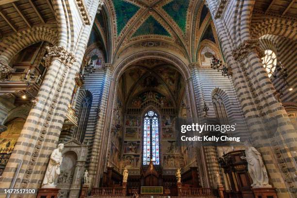 interior of orvieto cathedral, italy - orvieto stock pictures, royalty-free photos & images