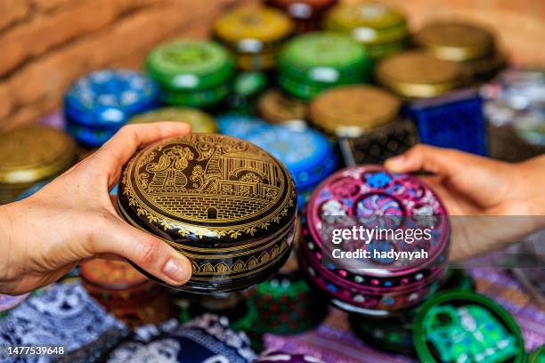 female tourist buying a lacquerware in bagan - myanmar culture stockfoto's en -beelden