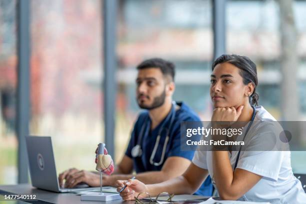 medical education class - medisch student stockfoto's en -beelden