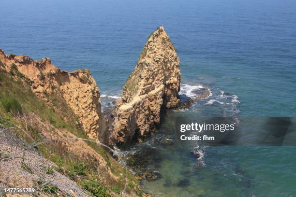 pointe du hoc - monument of invasion/ d-day/ world war ii (normandy, france) - iwo to stock pictures, royalty-free photos & images