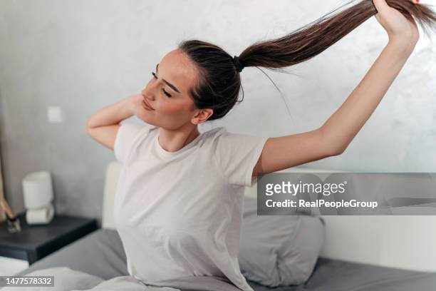 comfortable and cozy - ponytail hairstyle stock pictures, royalty-free photos & images