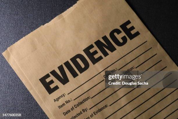 csi evidence bag - schaamhaar stockfoto's en -beelden