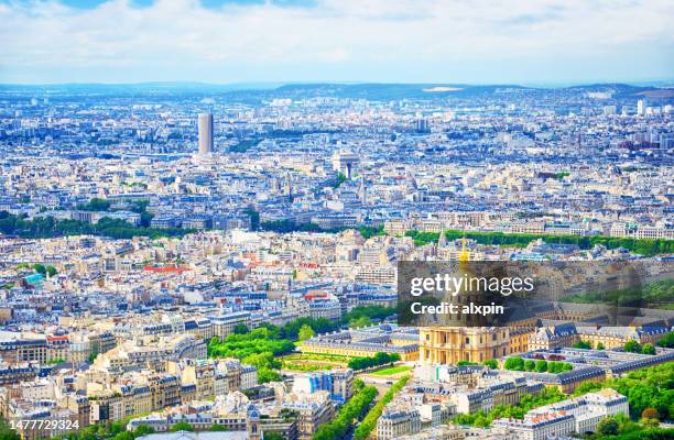 cityscape of paris - arc de triomphe overview stock pictures, royalty-free photos & images